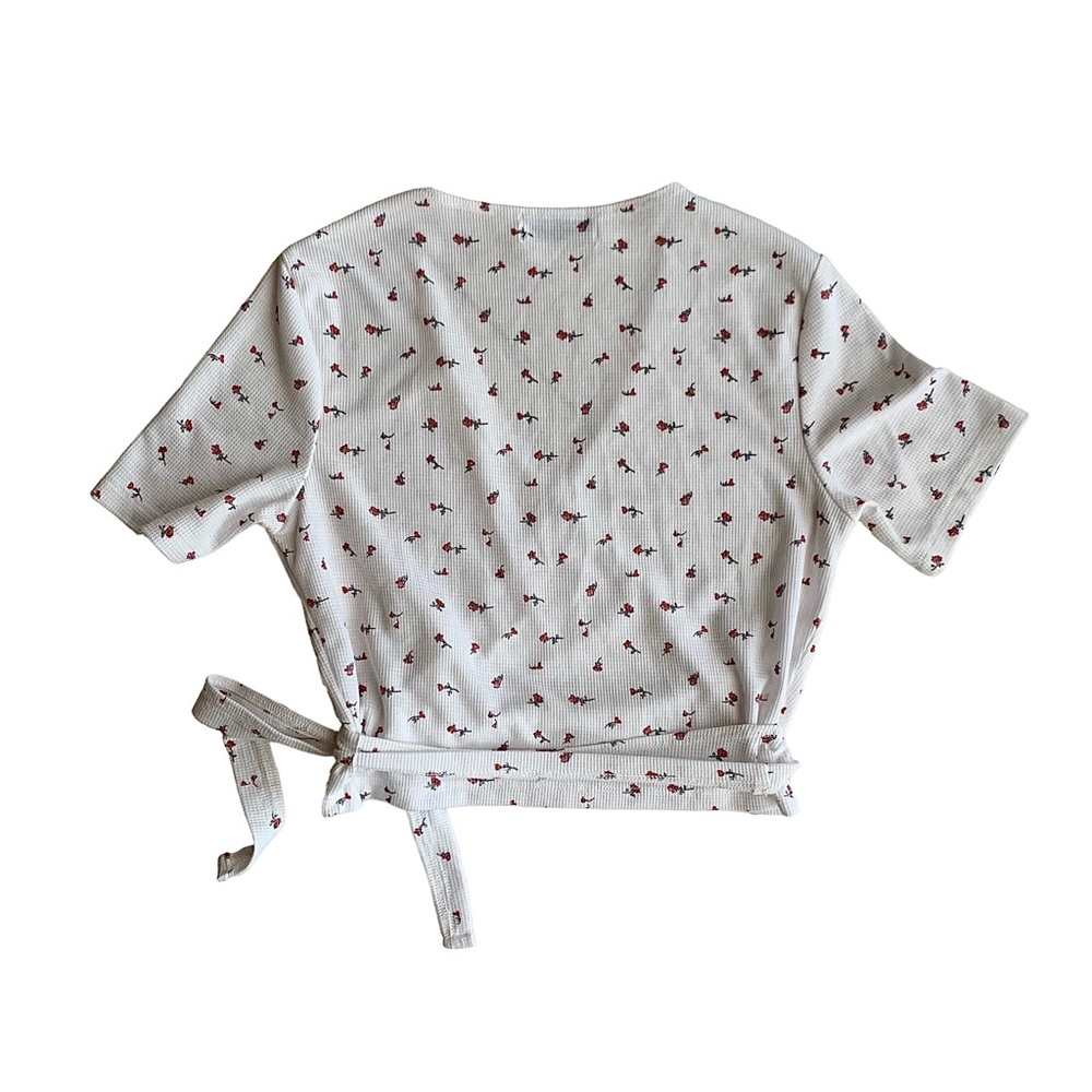 bershka floral print wrap top in white 💐 - Picture 2 of 9